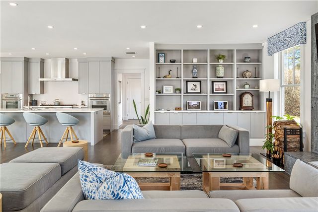 592 Tuckerman Avenue, Middletown, RI 02842