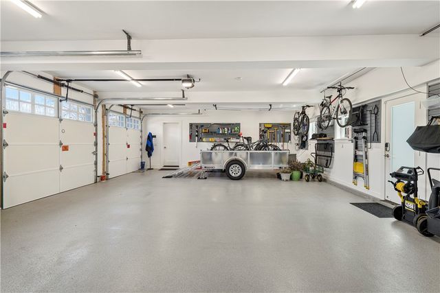 592 Tuckerman Avenue, Middletown, RI 02842