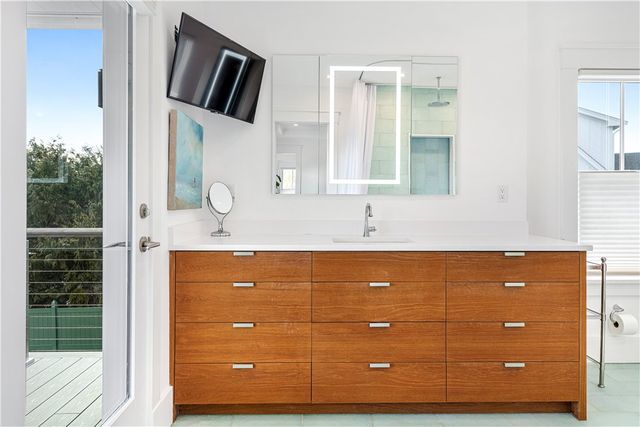 592 Tuckerman Avenue, Middletown, RI 02842