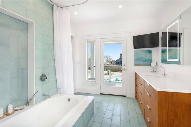 592 Tuckerman Avenue, Middletown, RI 02842