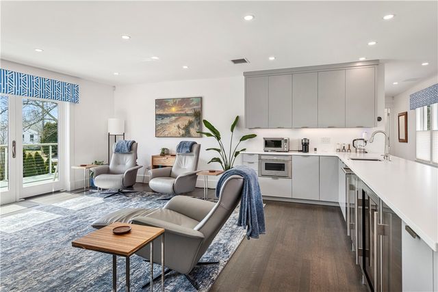 592 Tuckerman Avenue, Middletown, RI 02842