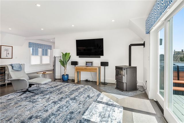 592 Tuckerman Avenue, Middletown, RI 02842