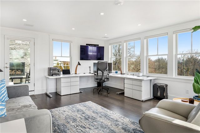 592 Tuckerman Avenue, Middletown, RI 02842