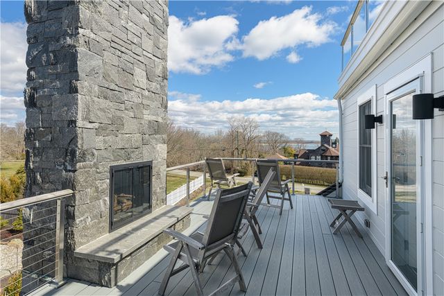 592 Tuckerman Avenue, Middletown, RI 02842