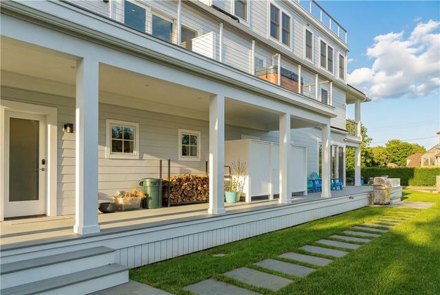 592 Tuckerman Avenue, Middletown, RI 02842