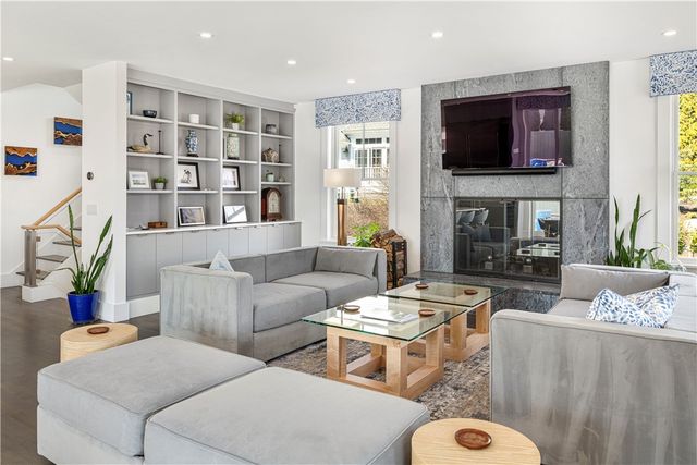 592 Tuckerman Avenue, Middletown, RI 02842