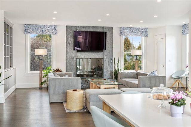 592 Tuckerman Avenue, Middletown, RI 02842