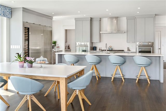 592 Tuckerman Avenue, Middletown, RI 02842