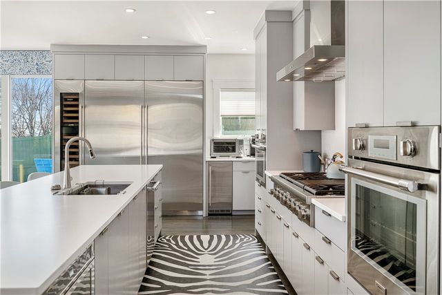 592 Tuckerman Avenue, Middletown, RI 02842