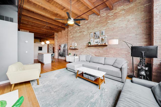 1733 W Irving Park Road 409, Chicago, IL 60613