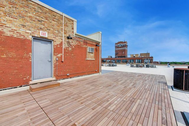 1733 W Irving Park Road 409, Chicago, IL 60613