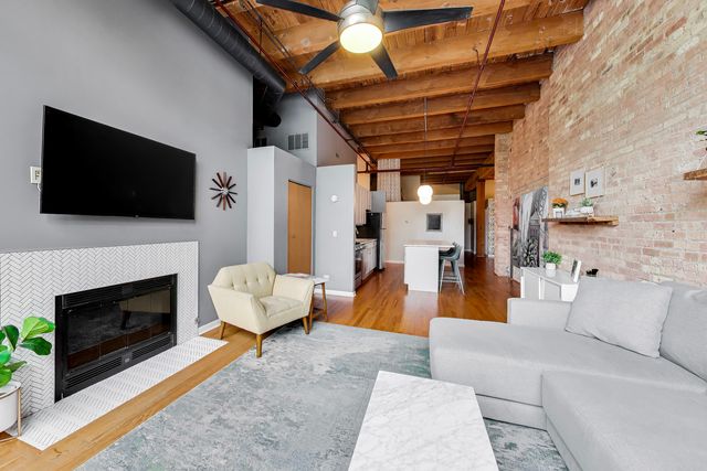 1733 W Irving Park Road 409, Chicago, IL 60613