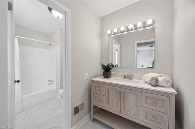 2218 Shadow Valley Road B, High Point, NC 27265