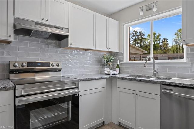 2218 Shadow Valley Road B, High Point, NC 27265