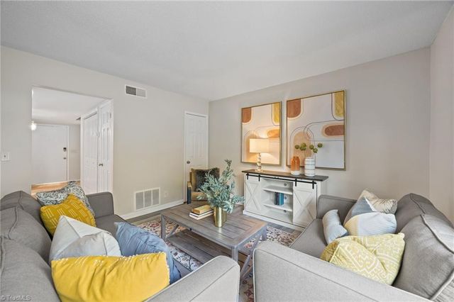 2218 Shadow Valley Road B, High Point, NC 27265