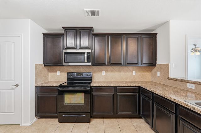 2008 Allyson Drive, Heartland, TX 75126