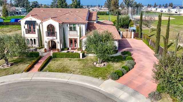 2564 E Sarazen, Fresno, CA 93730