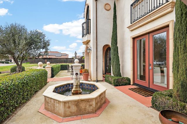 2564 E Sarazen, Fresno, CA 93730