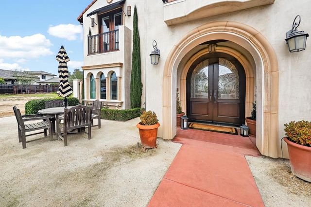 2564 E Sarazen, Fresno, CA 93730