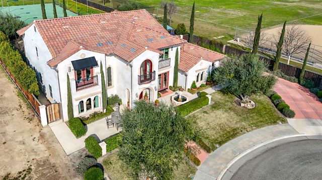 2564 E Sarazen, Fresno, CA 93730