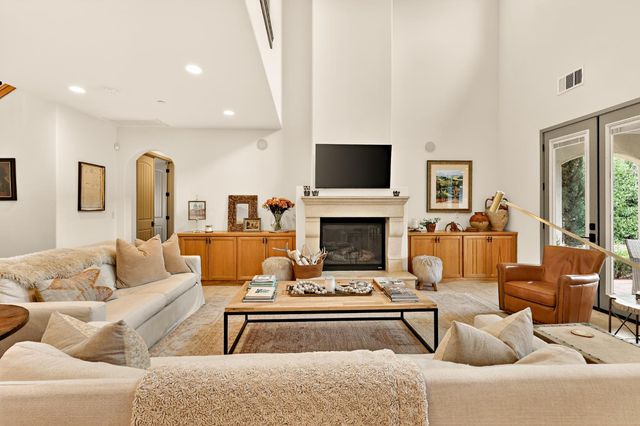 2564 E Sarazen, Fresno, CA 93730