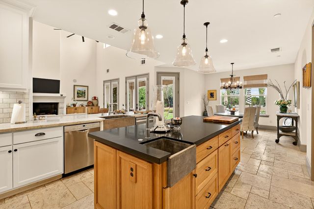 2564 E Sarazen, Fresno, CA 93730