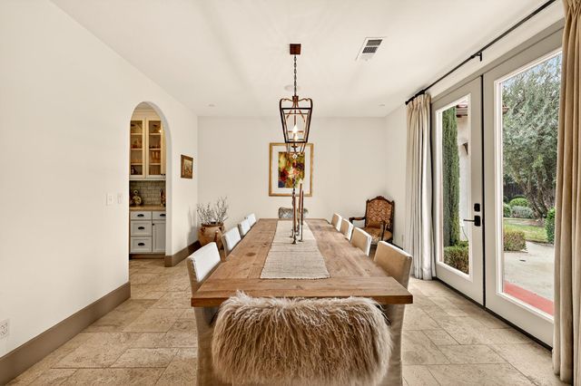 2564 E Sarazen, Fresno, CA 93730