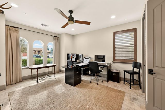 2564 E Sarazen, Fresno, CA 93730