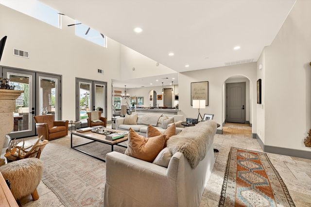 2564 E Sarazen, Fresno, CA 93730