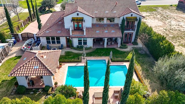 2564 E Sarazen, Fresno, CA 93730