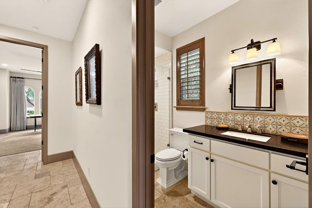 2564 E Sarazen, Fresno, CA 93730