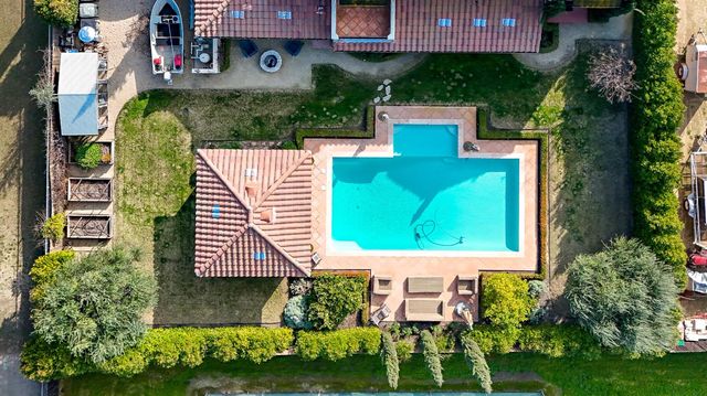 2564 E Sarazen, Fresno, CA 93730