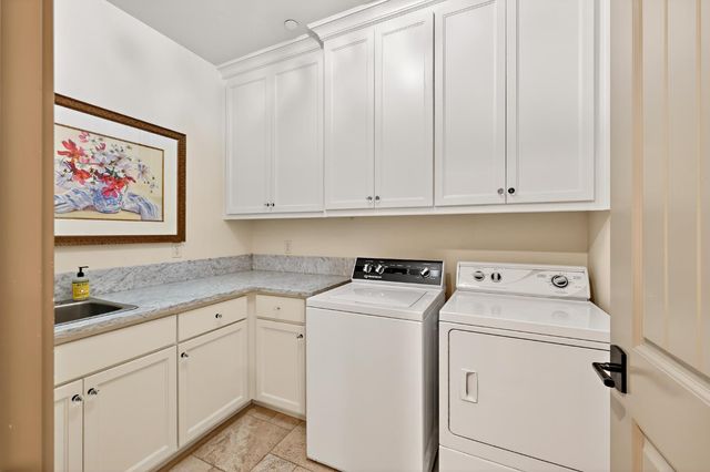 2564 E Sarazen, Fresno, CA 93730