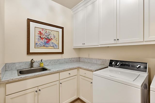 2564 E Sarazen, Fresno, CA 93730