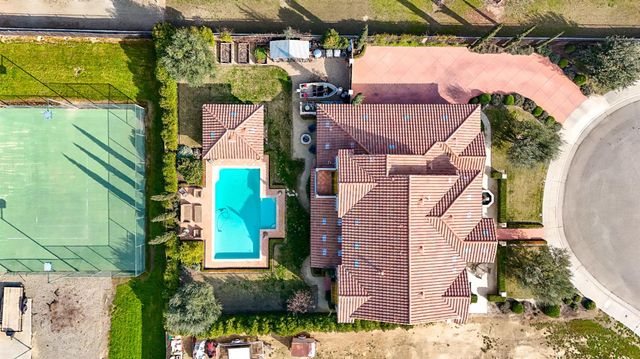 2564 E Sarazen, Fresno, CA 93730