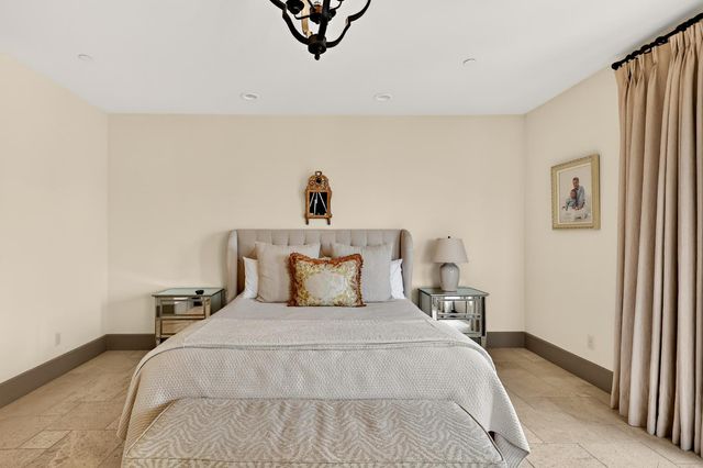 2564 E Sarazen, Fresno, CA 93730