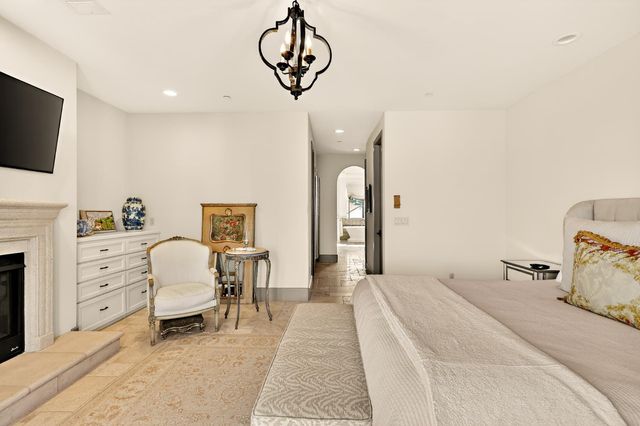 2564 E Sarazen, Fresno, CA 93730