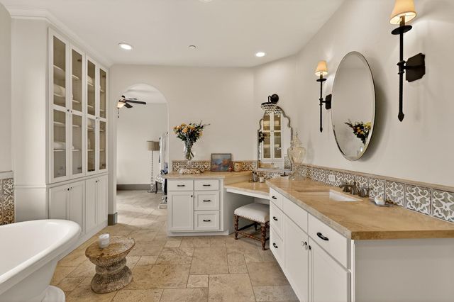 2564 E Sarazen, Fresno, CA 93730