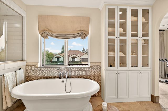 2564 E Sarazen, Fresno, CA 93730