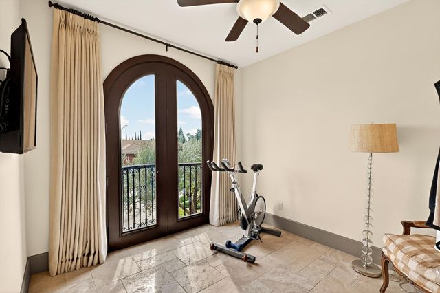 2564 E Sarazen, Fresno, CA 93730