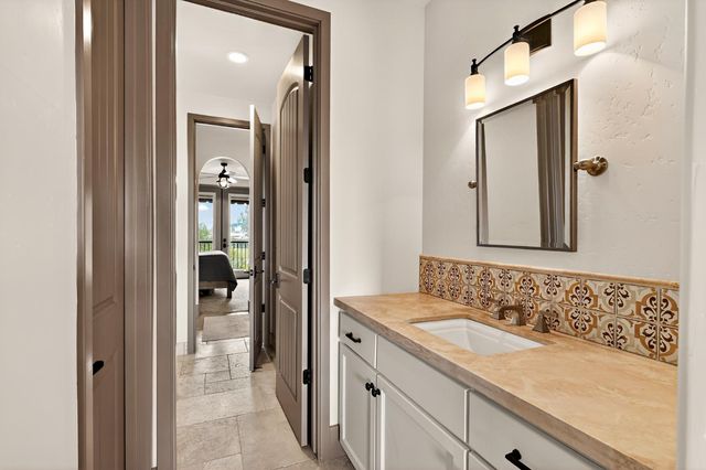 2564 E Sarazen, Fresno, CA 93730