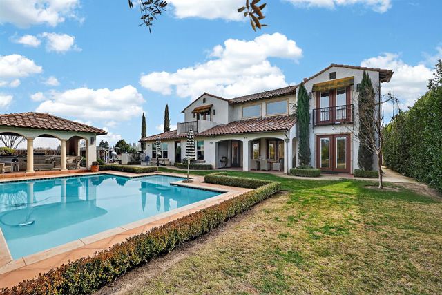 2564 E Sarazen, Fresno, CA 93730