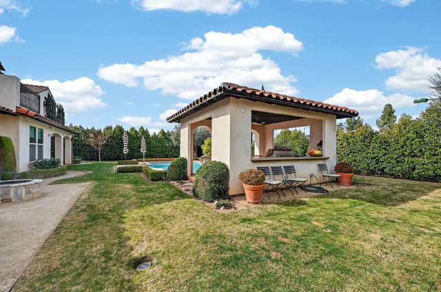 2564 E Sarazen, Fresno, CA 93730