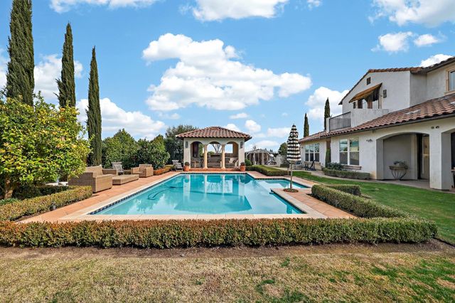 2564 E Sarazen, Fresno, CA 93730