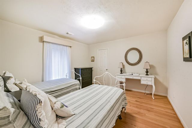 5346 Navarro Street, Houston, TX 77056