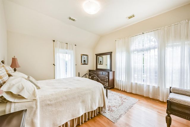 5346 Navarro Street, Houston, TX 77056