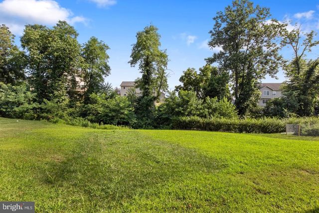 1744 DRIFTSTONE DR, Harrisburg, PA 17110