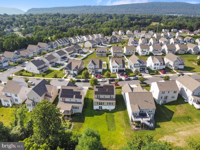 1744 DRIFTSTONE DR, Harrisburg, PA 17110