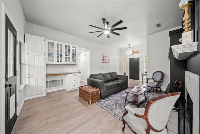 909 Dudley Street, Denton, TX 76205