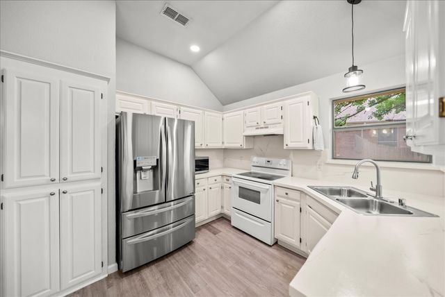 909 Dudley Street, Denton, TX 76205